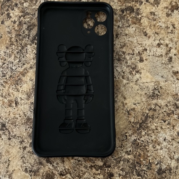Kaws 11 pro max case - Picture 2 of 3